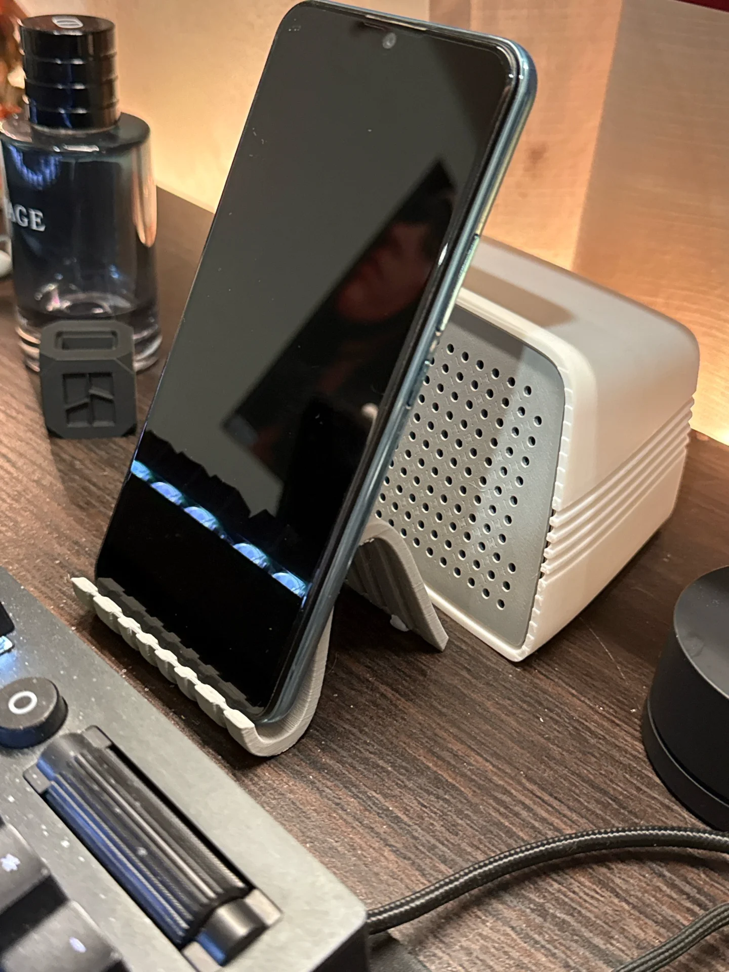 Minimalist Phone Stand (حامل هاتف بسيط) | متجر Ibda3D الجزائر
