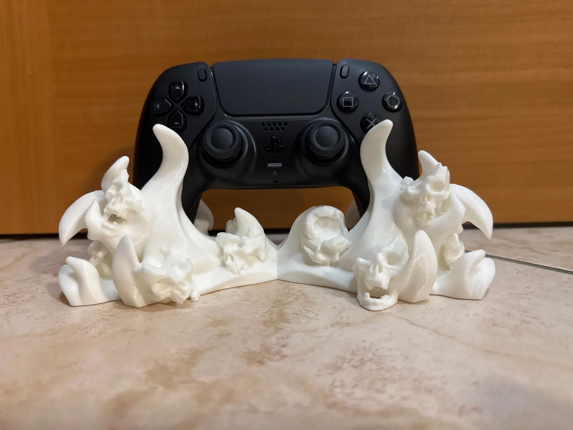 Skull Gaming Controller Stand (حامل يد تحكم Gaming بتصميم جماجم ) | متجر Ibda3D الجزائر